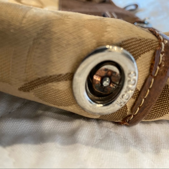 Coach logo clutch brown and tan - Picture 7 of 8